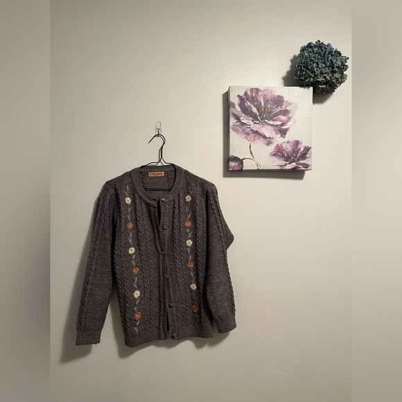 First Lady Cable Knit embroidered Cardigan- Medium PTP 19.5 inch - Picture 2 of 14